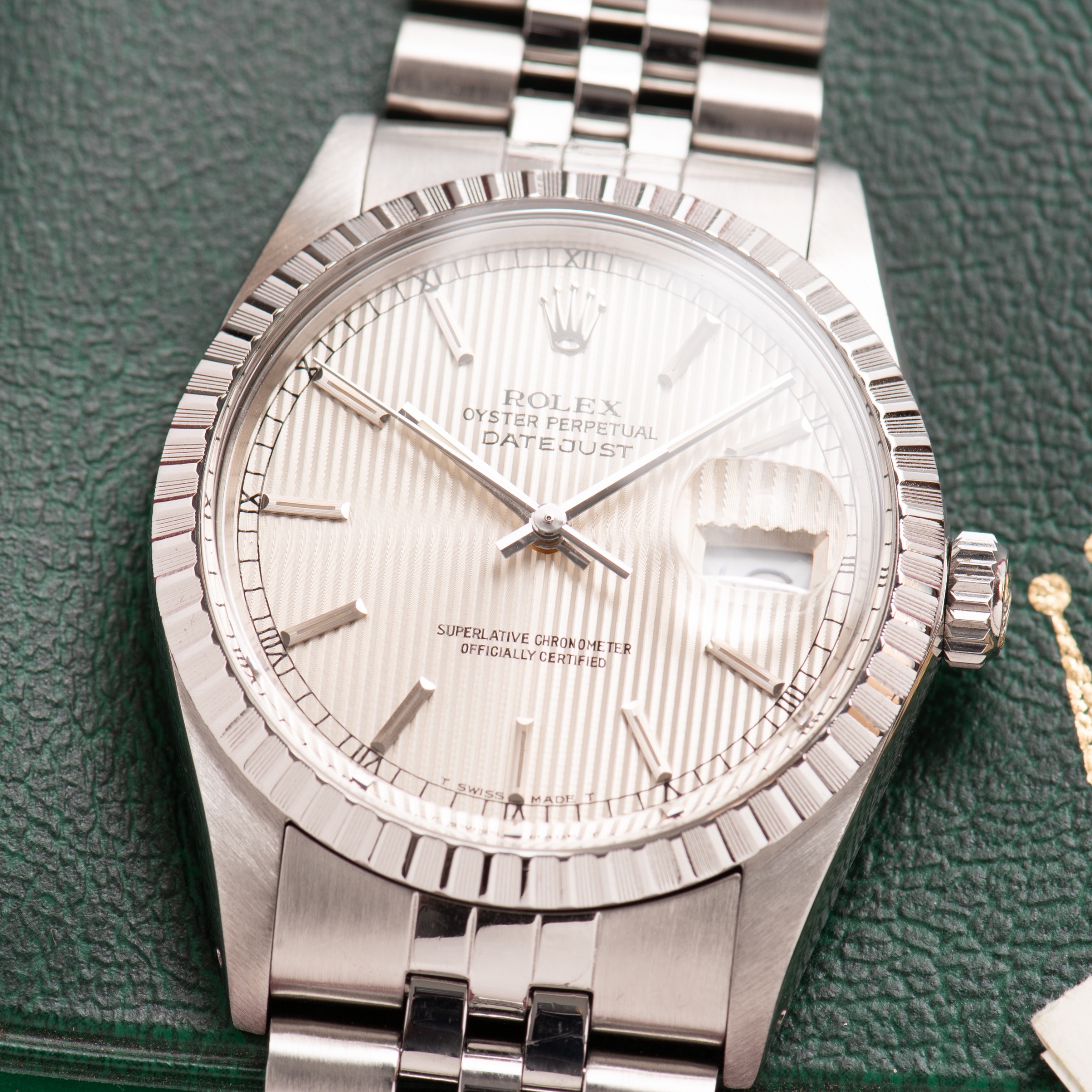 Zicht op Rolex Oyster Perpetual Datejust — zilveren tapisseriewijzerplaat — Ref. 16030 — 1988